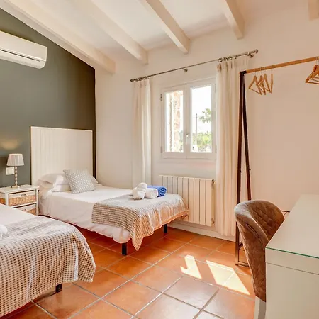 Majoran Family Villa With Pools And Jacuzzi In Pollenca